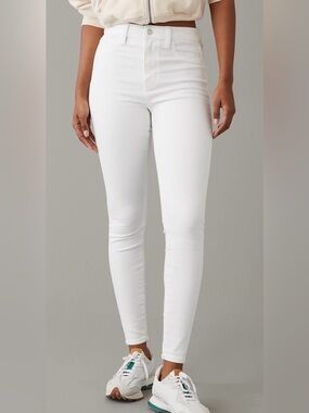 American Eagle White High-Rise Skinny Jeans, Size 6